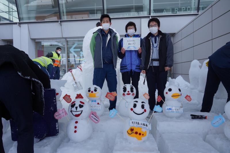 雪だるまづくりを行いました 旭川空港ターミナル